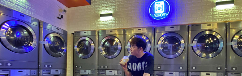A visionary entrepreneur runs a laundry cafe with Loyverse